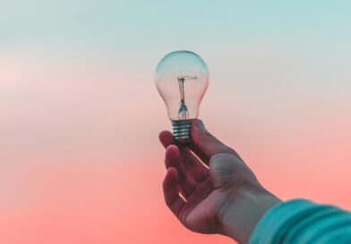 Can AI Really Understand Scientific Novelty? Insights from a New Benchmark