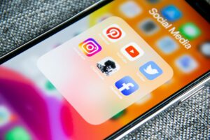How Fragile Are Social Media? Let Me Count the Ways